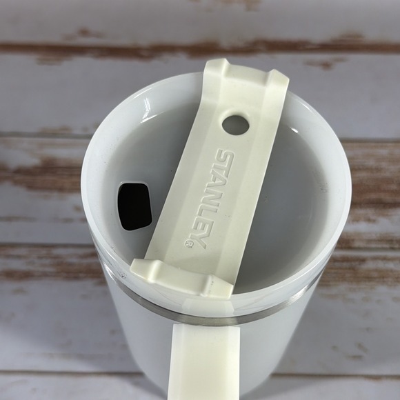 Stanley Adventure Quencher Travel Tumbler 40oz Gray & Cream – Used (No Straw) - Picture 4 of 5